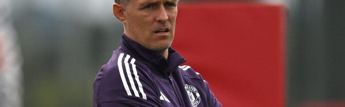 战术透明到被对手公开拆解！曼联新帅接手烂摊子，中场搭档成死穴|后卫|富勒姆|伊沃比|切尔西|阿莫林_新浪体育_新浪新闻